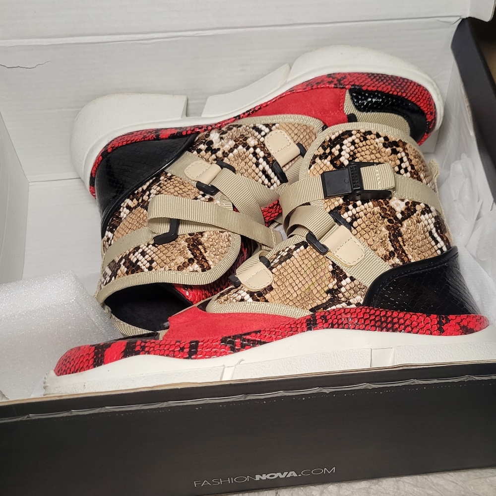 Fashion Nova Hightop shoes